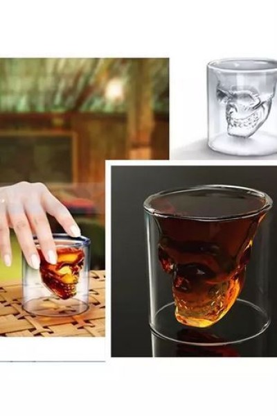 Рюмки з черепом