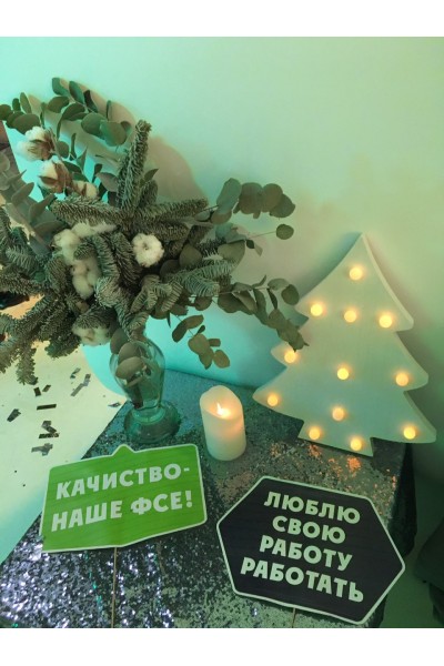 Ялинка з дерева з діодами