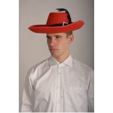 Шляпа красная с пером
