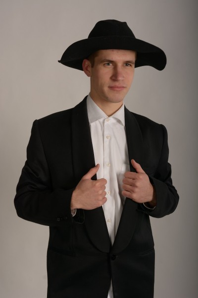 Широкополая мужская шляпа