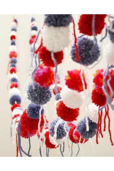 Гірлянда з помпонів
