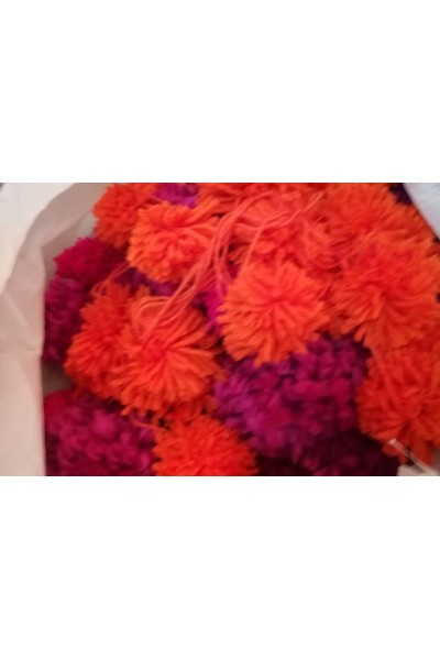 Гірлянда з помпонів