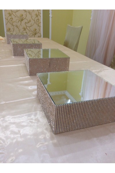 Дзеркально-золоті підставки