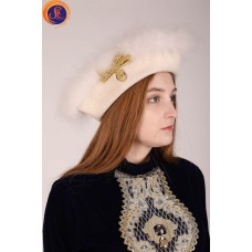 Треуголка женская