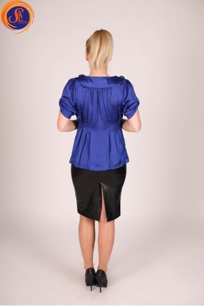 Блуза с розами синяя