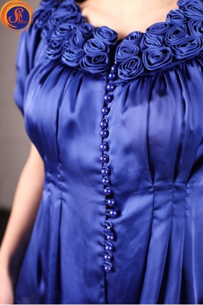 Блуза с розами синяя