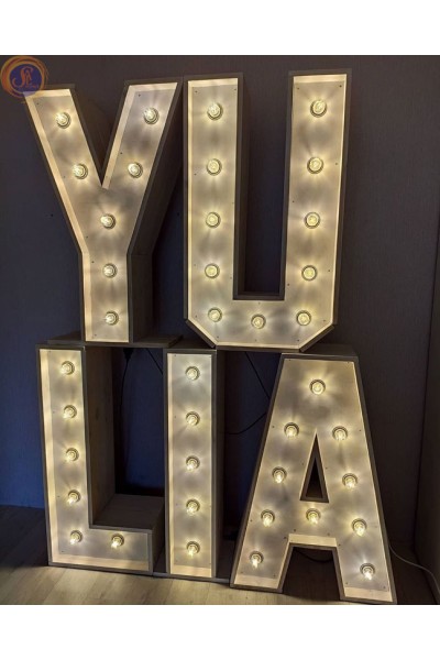 Літери з лампочками