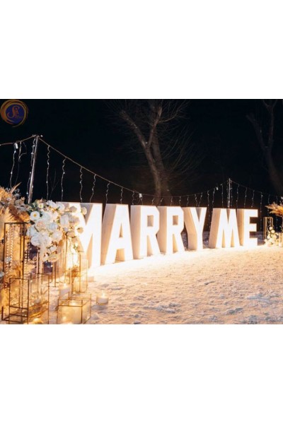 Літери з лампочками