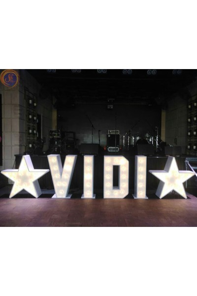 Літери з лампочками