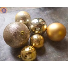 Новорічні золоті іграшки