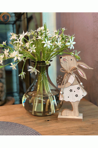 Заєць з крашанкою