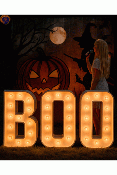 Напис «BOO»