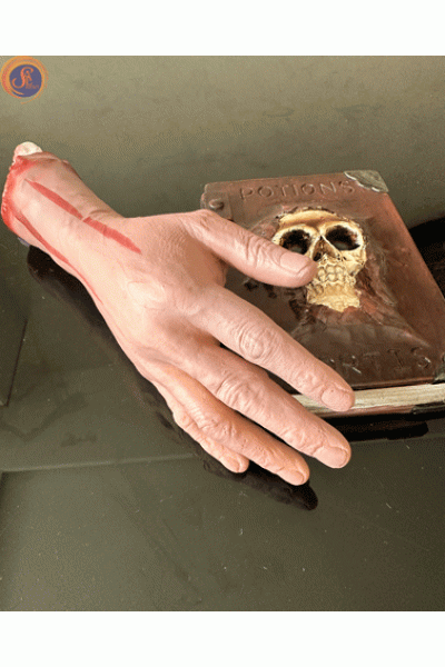 Муляж кісті з кровʼю