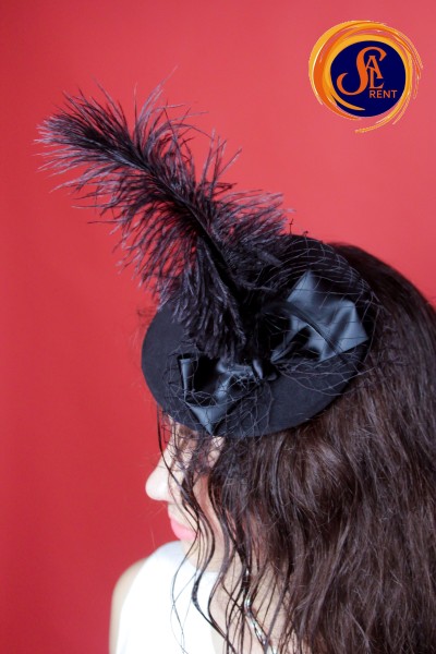 Шляпка дамська з пером