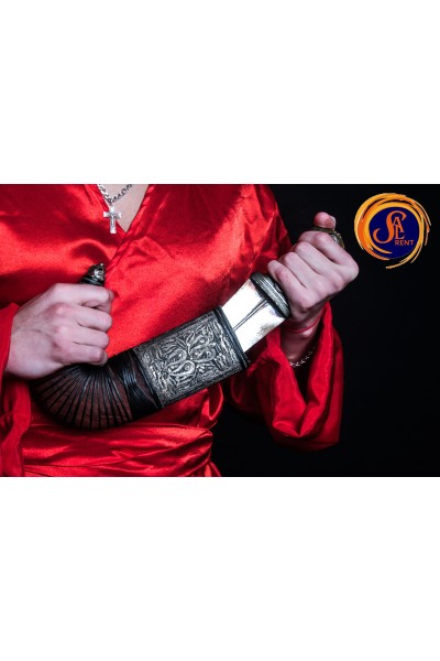 Кинджал в чохлі