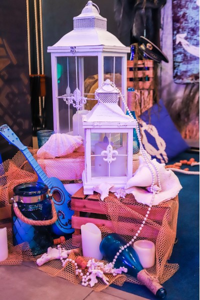 Ліхтарі підлогові 