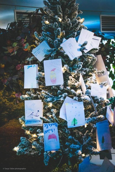 Ялинка засніжена зі світлодіодами