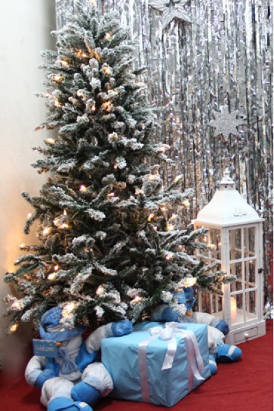 Ялинка засніжена зі світлодіодами