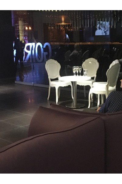 Весільні стільці