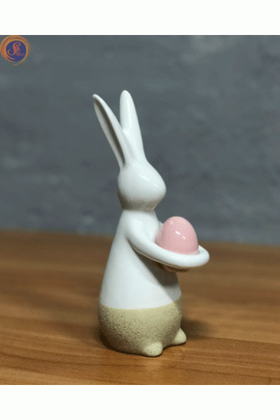 Зайчик з писанкою