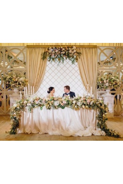 Задник для молодих