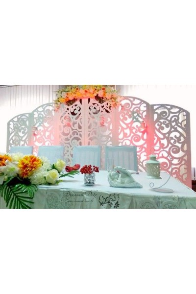 Задник для молодих