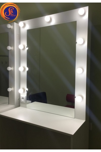 Стіл для візажу