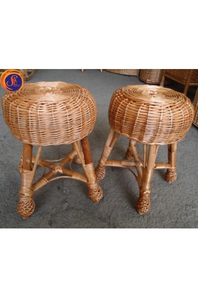 Табурет із лози