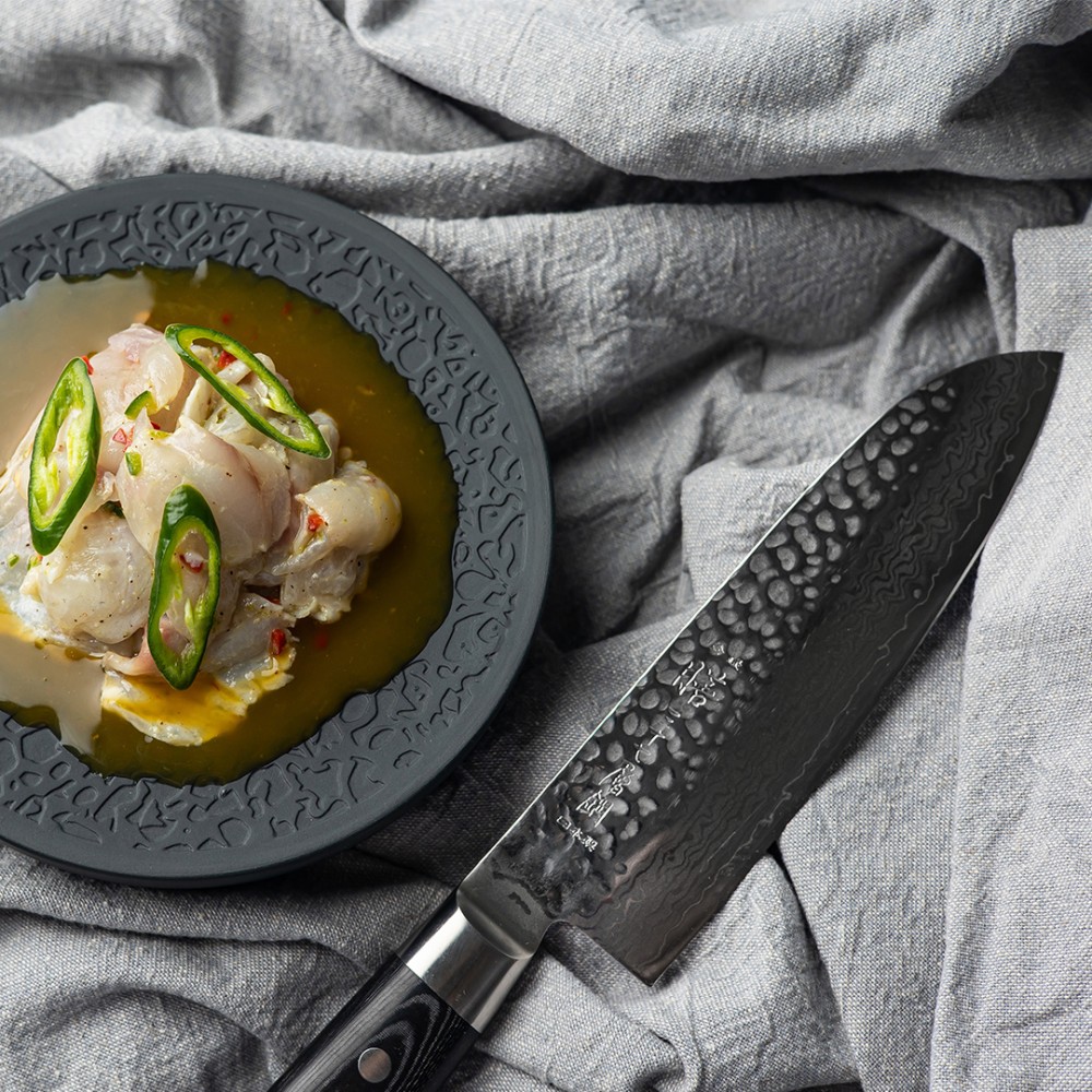 Ніж Сантоку 165 мм дамаська сталь, серія ZEN Yaxell 35501 - Фото 8 Ніж Сантоку 165 мм дамаська сталь, серія ZEN Yaxell 35501