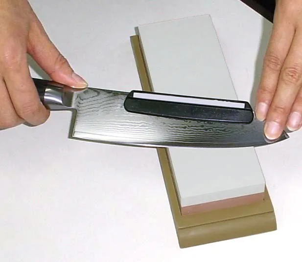 Секрети майстрів ефективного заточування японських ножів з дамаської сталі