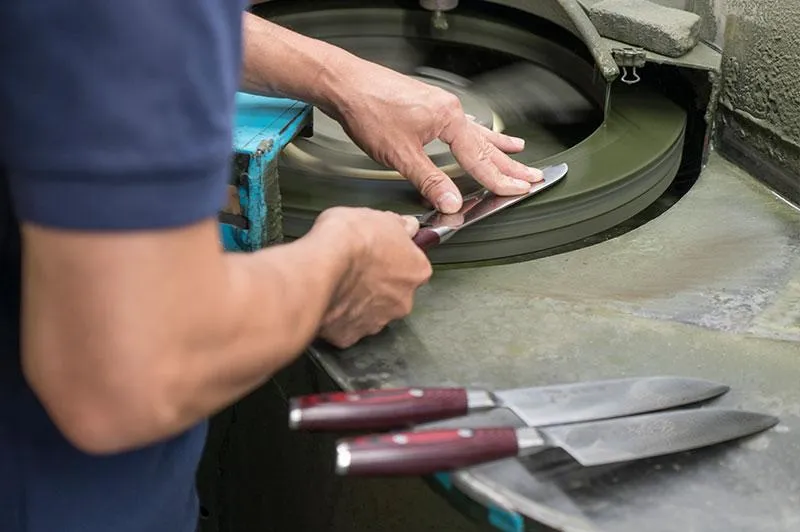 Порівняльний аналіз точильних каменів для японських ножів Yaxell